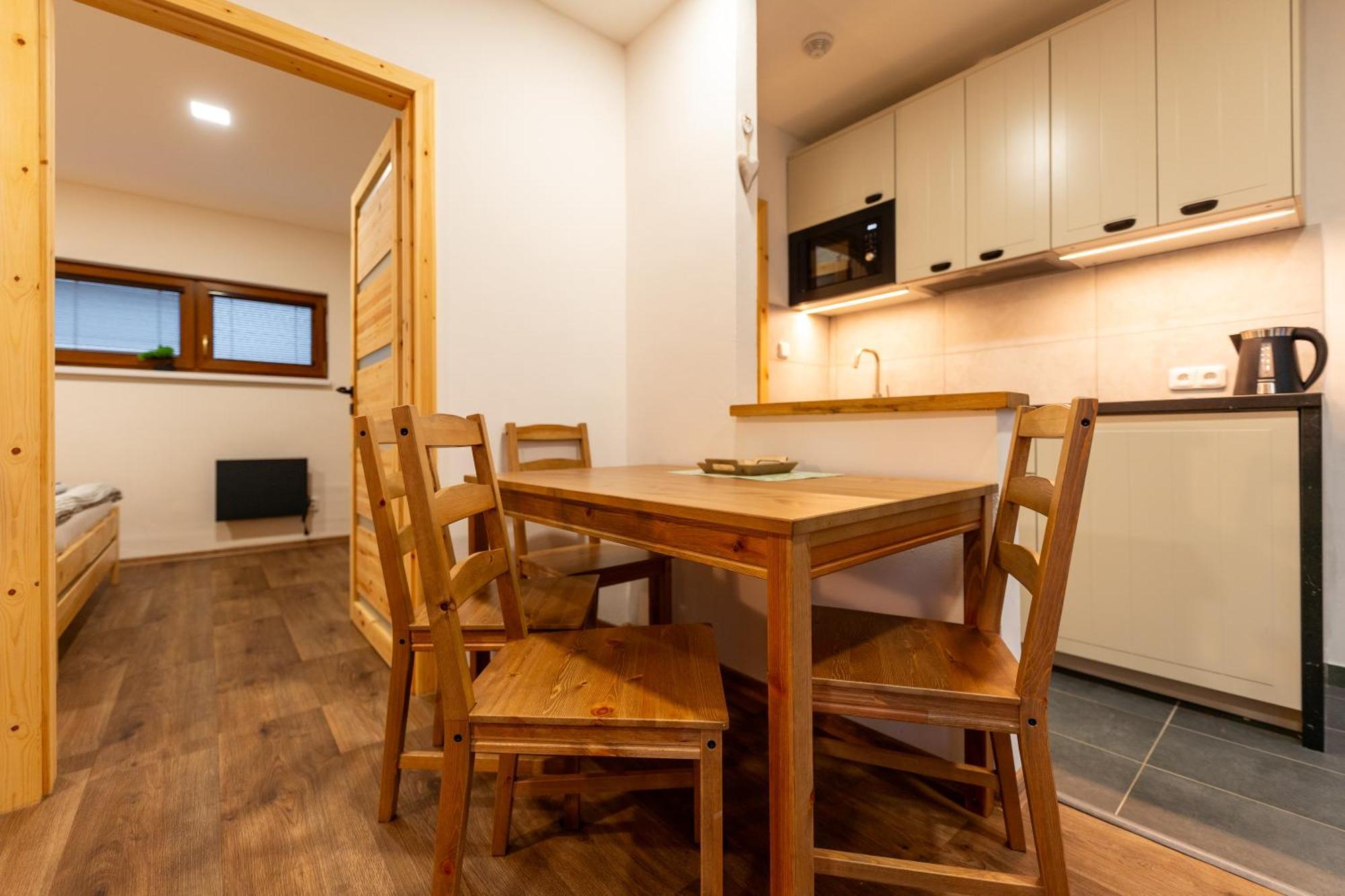 Pension Koliba Komorní Lhotka Habitación foto